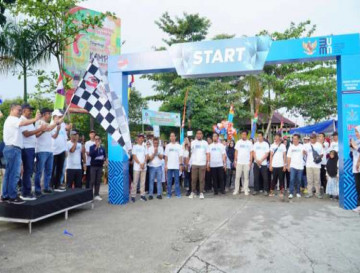 Meriahkan HUT BUMN Ke-25, Azwan Lepas Kegiatan Jalan Sehat Bersama