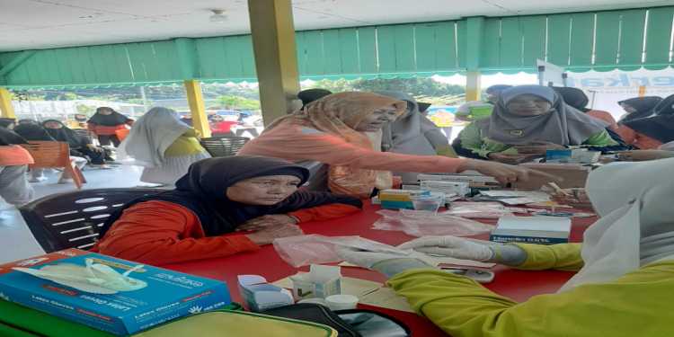 BKMT Kab. Kampar Adakan Pengobatan Gratis Bagi Lansia Di Desa Sari Galuh