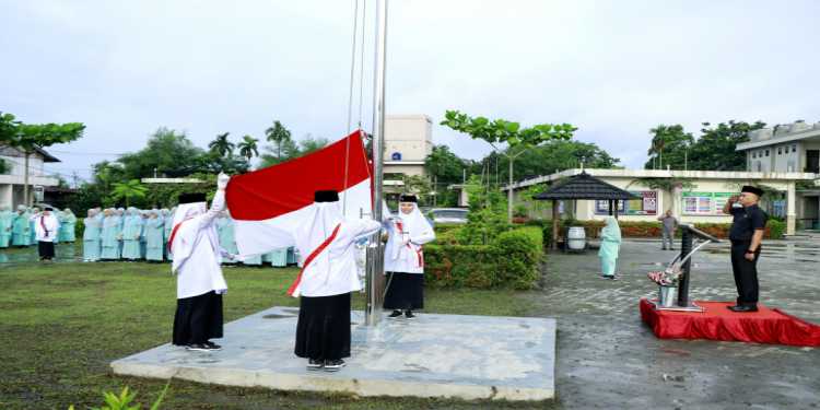 Plt Camat Irwan AR, S.Pi Pembina Upacara Bendera Peringatan Hardiknas ,Pondok Pesantren Al-Faruqi