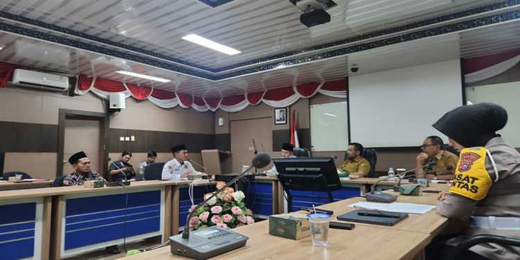 Plt Asisten I Tengku Said Hidayat Pimpin Rapat Persiapan Keberangkatan Jamaah Haji kampar