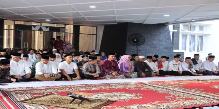 Ribuan Masyarakat Hadiri Buka Puasa Bersama Bupati dan Wakil Bupati Kampar, Ahmad Yuzar ;