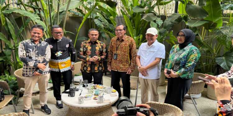 Usai Kunjungi Kantor Pusat PLN, Sekda Kampar Dampingi Gubernur Lakukan Pertemuan Direktur Gas PLN