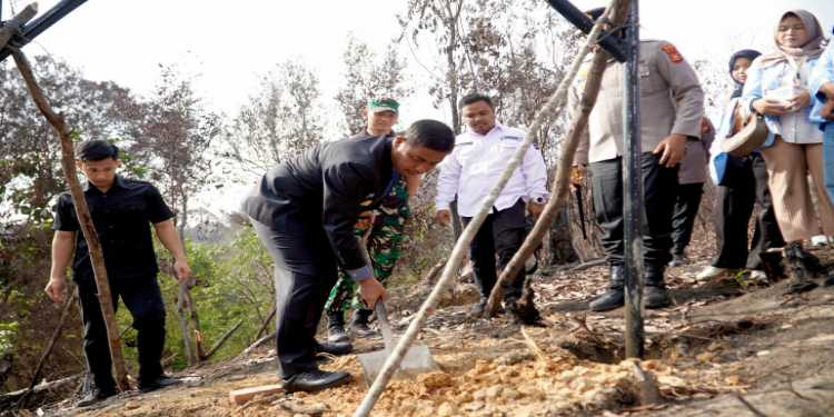 Pasang Plang Sosialisasi Cegah Karhutla