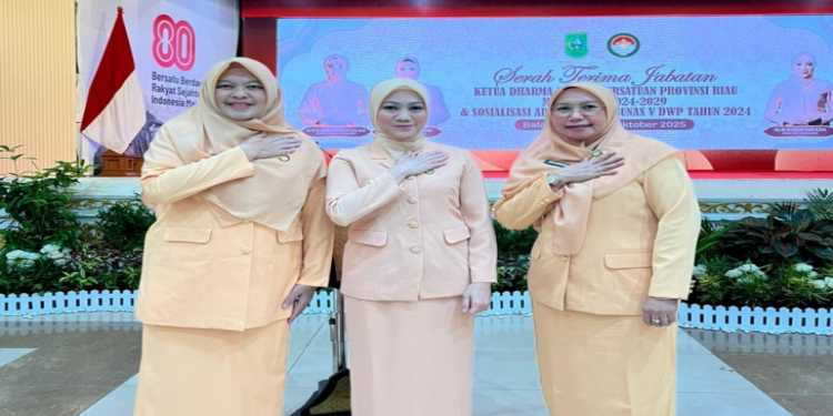 Ketua DWP Kabupaten Kampar Ricana Hambali Ucapkan Selamat Kepada Ny. Herawati Abdi