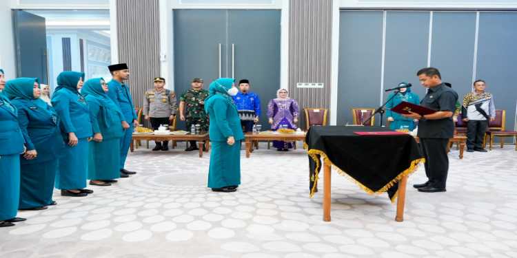 Bupati Kampar Lakukan Pengukuhan Ketua, Serta Lantik Pengurus TP PKK ,Tim Pembina Posyandu Kampar