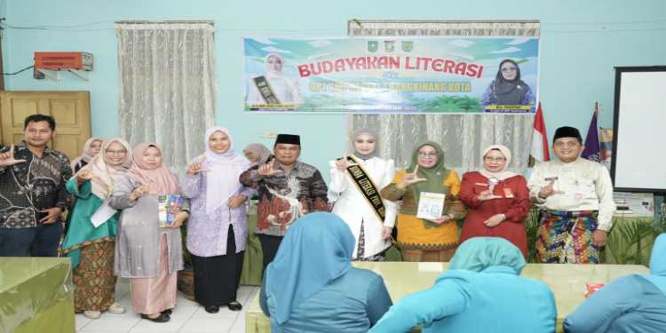 Bunda Literasi Provinsi Riau Kunjungi Pustaka SMP Negeri 1 Bangkinang Kota