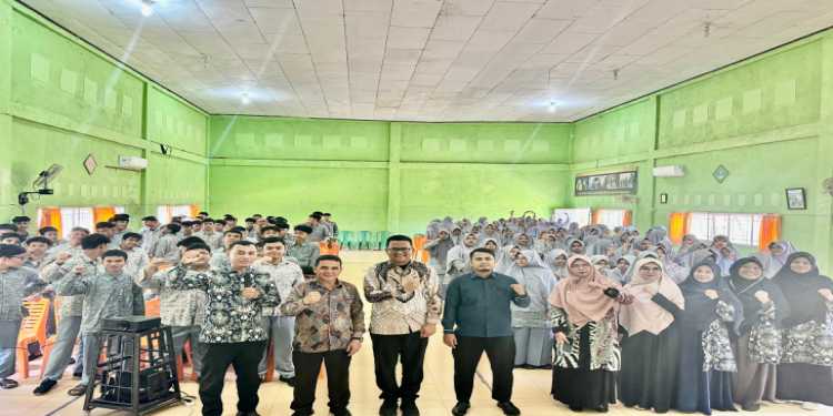 Diskominfo Gandeng SMA Muhammadiyah Bangkinang “Cerdas Menggunakan Internet”