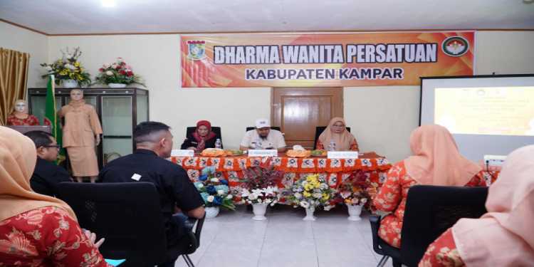Dharma Wanita Persatuan Kabupaten Kampar Sosialisasi Manajemen Keuangan Keluarga