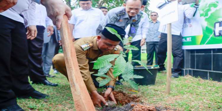 Bupati Kampar H. Ahmad Yuzar, S.Sos., MT Resmikan Launching Gerakan Penanaman 1 Juta