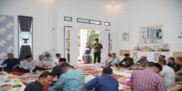 Bupati Kampar Hadiri Halal Bihalal di Kediaman Tokoh Masyarakat Ninik Mamak Kecamatan Tambang.