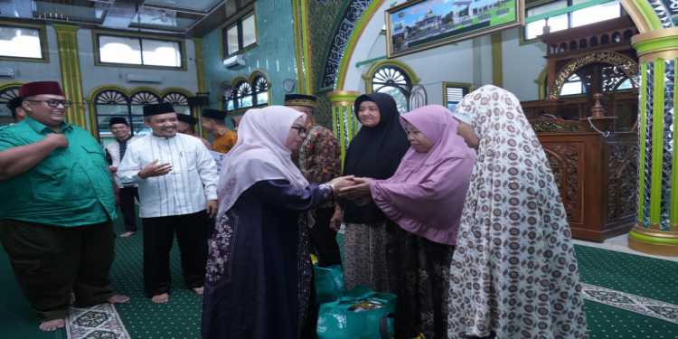 Wakil Bupati Kampar Laksanakan Safari Ramadhan di Masjid Raya Kampung Pinang Perhentian Raja