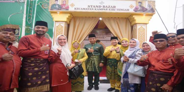Ketua TP-PKK Kabupaten Kampar Ajak Stand Kecamatan Tampilkan Produk Unggulan