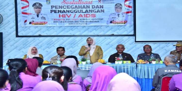 Wakil bupati Membuka Sosialisasi Pencegahan dan Penanggulangan HIV AIDS di SMK N 1 Tapung