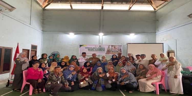 Buka Sekolah Lansia, BKMT Kab. Kampar, Ciptakan Lansia Kreatif, Aktif Dan Mandiri