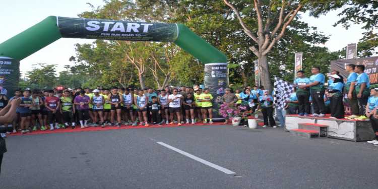 Bupati Kampar Lepas Peserta Fun Run Road To Riau Bhayangkara Run 2026