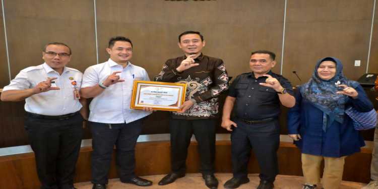 PPID Utama Kabupaten Kampar Raih Predikat Informatif pada KI Award 2025 Tingkat Provinsi Riau