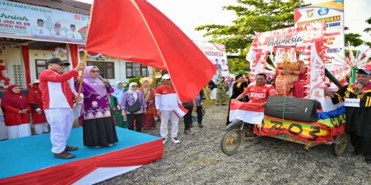 Wakil Bupati Kampar Buka Pawai Kemerdekaan HUT RI ke-81 di Kecamatan Salo