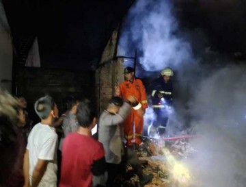 Satu unit rumah terbakar, empat orang meninggal dunia”