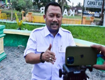 Bupati Kampar Beberkan Fakta di Balik Viralnya 3 Anak SD Nyebrang Sungai dengan Keranjang