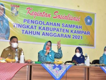 Muslimawati Catur Sosialisasikan Pemanfaatan Sampah Agar Bernilai Ekonomi.