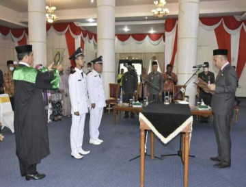 Pertama Kali Pj Bupati Kampar Lantik Kades