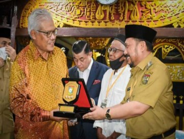 Menteri Dalam Negeri Malaysia Pulang Kampung Jenguk Tanah Leluhur