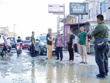Pj Bupati Kampar Tinjau Progres Pengerjaan Perbaikan Jalan Suka Karya Desa Tarai Bangun