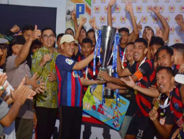Final Kejuaraan ASKAB PSSI Kampar, Andika FC Kuok Juara Usai Libas BRKS dengan Skor Telak 6-1