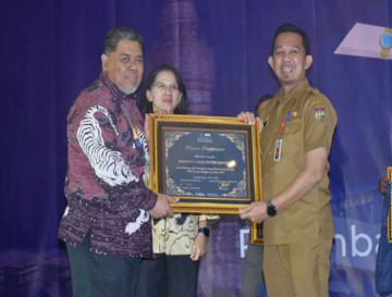 Dinas Kominfo Kampar Raih Penghargaan  dari KPP Pratama Bangkinang