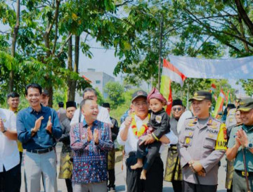 Menko PMK Muhadjir Effendy Kunjungi Tanah Merah Siak Hulu, Pj Bupati Paparkan Kondisi Kampar Terkini