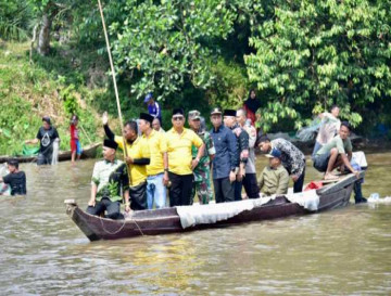 Asisten I Ahmad Yuzar Hadiri serta Saksikan Event Ikan Antau Larangan