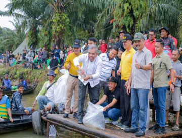 Buka Lomba Mancing Tribar Maugal Kampar, Pj Bupati : Mari Kita Jaga Ekosistem dan Kelestarian Alam