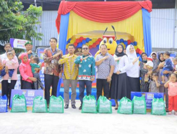 Pj Bupati Serahkan Paket Nutrisi Dari PT. Indomarco Bagi Balita Penderita Stunting