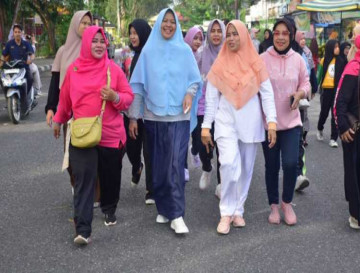 Ricana Hambali Hadir Dan Ikuti Jalan Sehat Memperingati Hari Ibu Ke-95