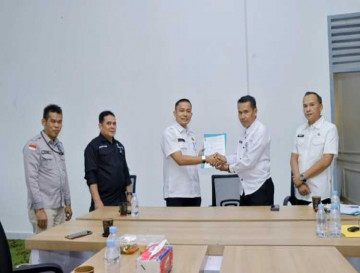 Irwan Muhammad sebagai Plt Kadiskominfo  Arizon SE Lakukan Sertijab.