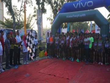Sekretaris Disdikpora Kampar M. Saleh Lepas Ratusan Peserta Lomba Lari Meraton Ivent Fun Run 5K