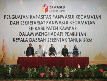 Ketua Bawaslu Kabupaten Kampar Buka Kegiatan Penguatan Kapasitas Panwaslu Kecamatan dan Sekretariat