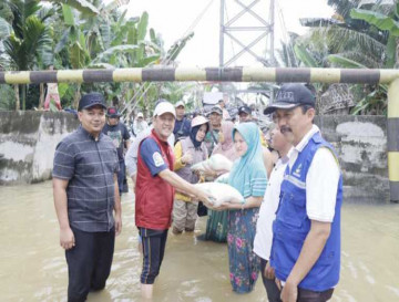Tinjau Banjir. Pj Bupati Kampar ; Semua Terdampak Banjir akan di Salurkan Bantuan