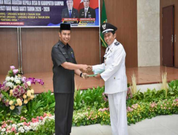 Pj.Sekda Kampar Serahkan SK Perpanjangan Masa Jabatan 52 Kepala Desa Periode 2025-2027 dan 2026-2028