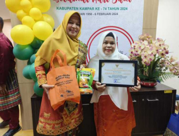 Pemkab Kampar Serahkan Penghargaan Bagi Pelaku UMKM Di Hari Jadi Kampar ke-74