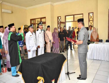 Pj Sekda Kampar Lantik Penjabat Kepala Desa Sei Geringging Kampar Kiri dan Penjabat