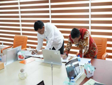 Penjabat Bupati Hambali Lakukan Penandatanganan MoU Dengan Kemenaker RI