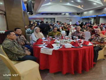 Kadis diskominfo Kab Kampar diwakili Kepala Bidang H. Salmi Hadi, Hadiri Awarding Night HUT