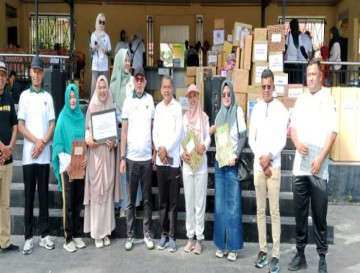 Riri Suyanti Terima Penghargaan Tenaga Kesehatan Teladan Tingkat Kabupaten