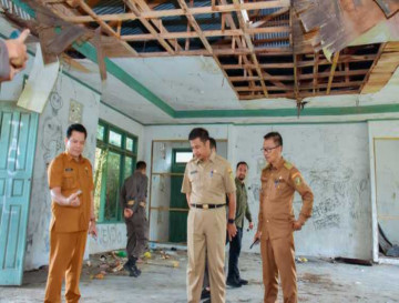 Tinjau Aula Kantor Desa Yang Kebakaran Waktu Lalu, Pj Sekda Kampar: