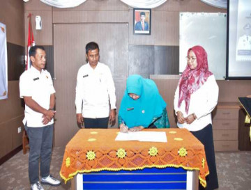 Pj. Sekda Kampar Dan PJ. Ketua TP PKK Kabupaten Kampar Tandatangani Komitmen Gerbong Kampung kB