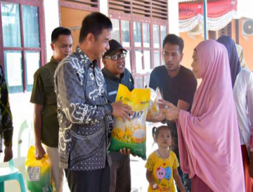 Konsisten Kendalikan Inflasi dan Harga Pasar, Pj Sekda Kampar Buka Operasi Pasar