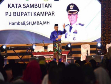 Bersama Ribuan Warga Kabupaten Kampar Se-Riau, Pj Bupati Kampar Apresiasi Bagholek Godang