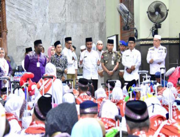 Pj Sekda Kampar Lepas Sebanyak 442 Orang CJH Kampar Kloter Pertama