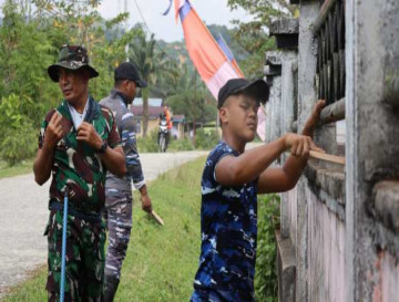 Pelihara Lingkungan Sekolah: Satgas TMMD Beraksi di SD Negeri 001 Gem